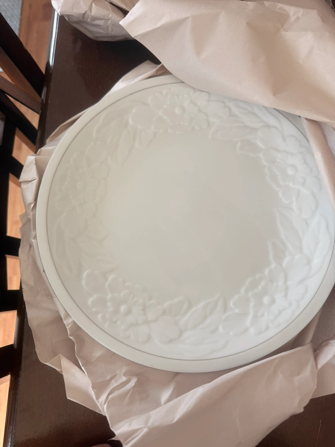 White Embossed Floral Dinner Plates - Set of 2 - photo 5