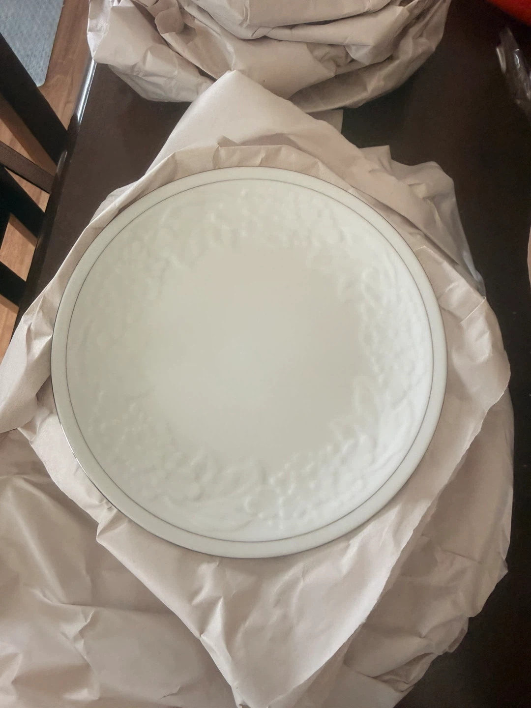 White Embossed Floral Dinner Plates - Set of 2 - photo 2