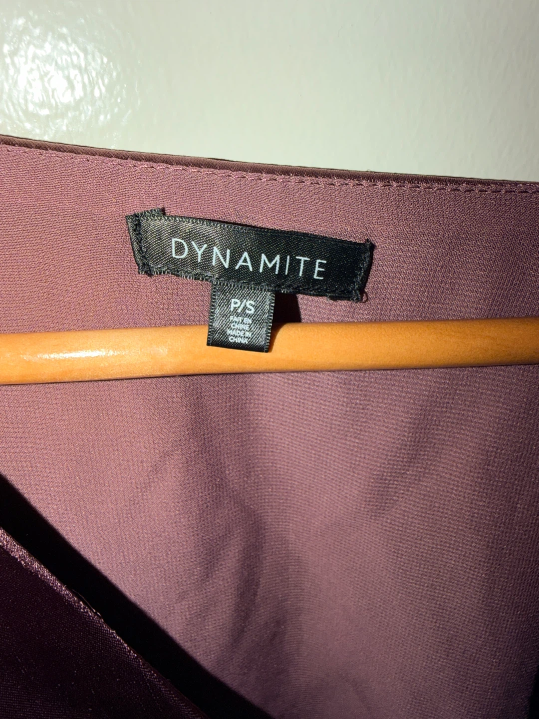 DYNAMITE Ruched V-Neck Long Sleeve Crop Top - Burgundy - P/S - photo 2