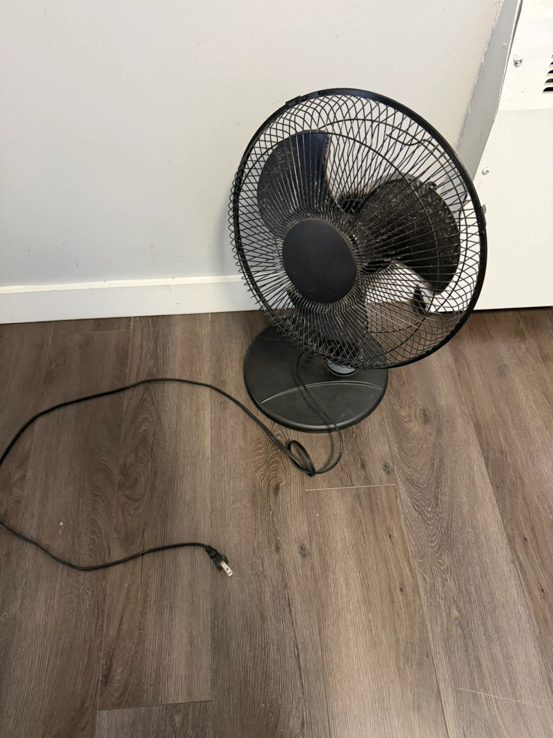 Black oscillating desk fan
