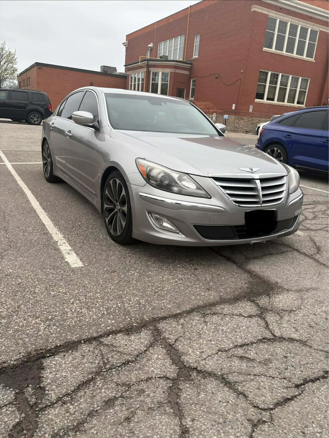 2013 Silver Hyundai Genesis Sedan - photo 2