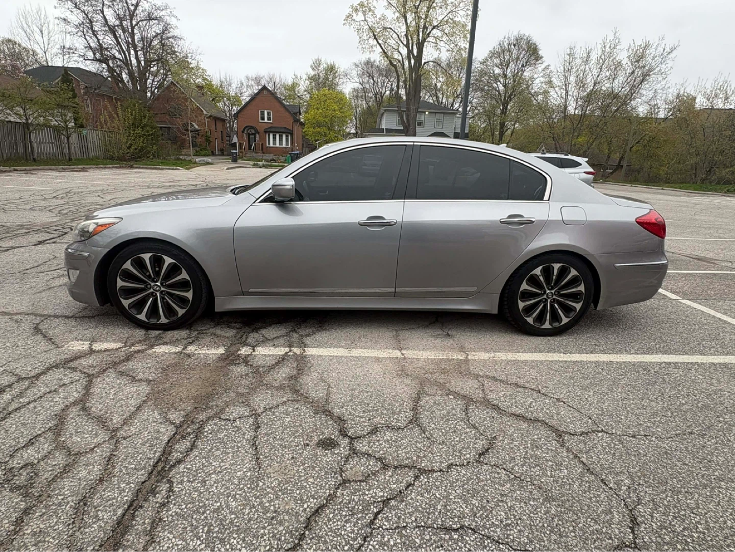 2013 Silver Hyundai Genesis Sedan - photo 4
