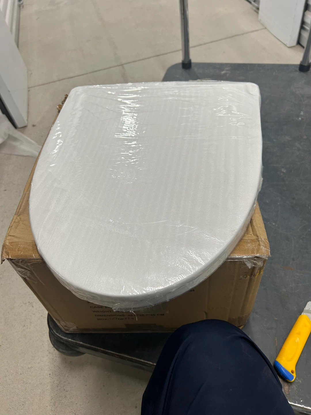New TOTO Toilet Seat 18” X 15” - photo 2