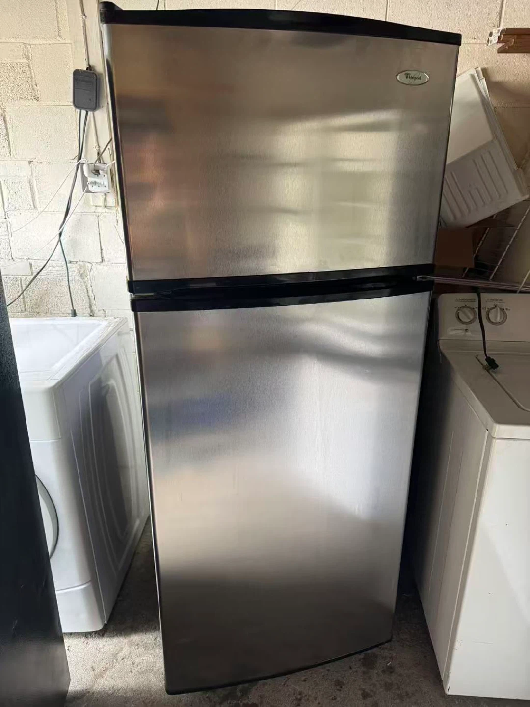 Good condition whirlpool 28’ fridge $280 - photo 2