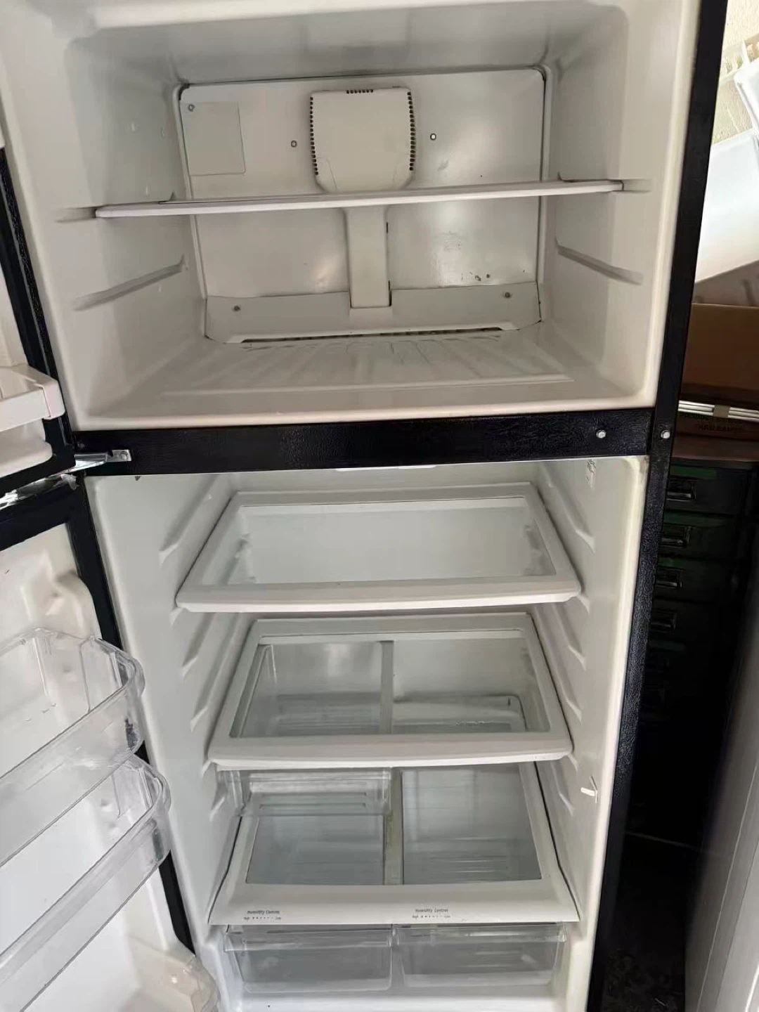 Good condition whirlpool 28’ fridge $280 - photo 4