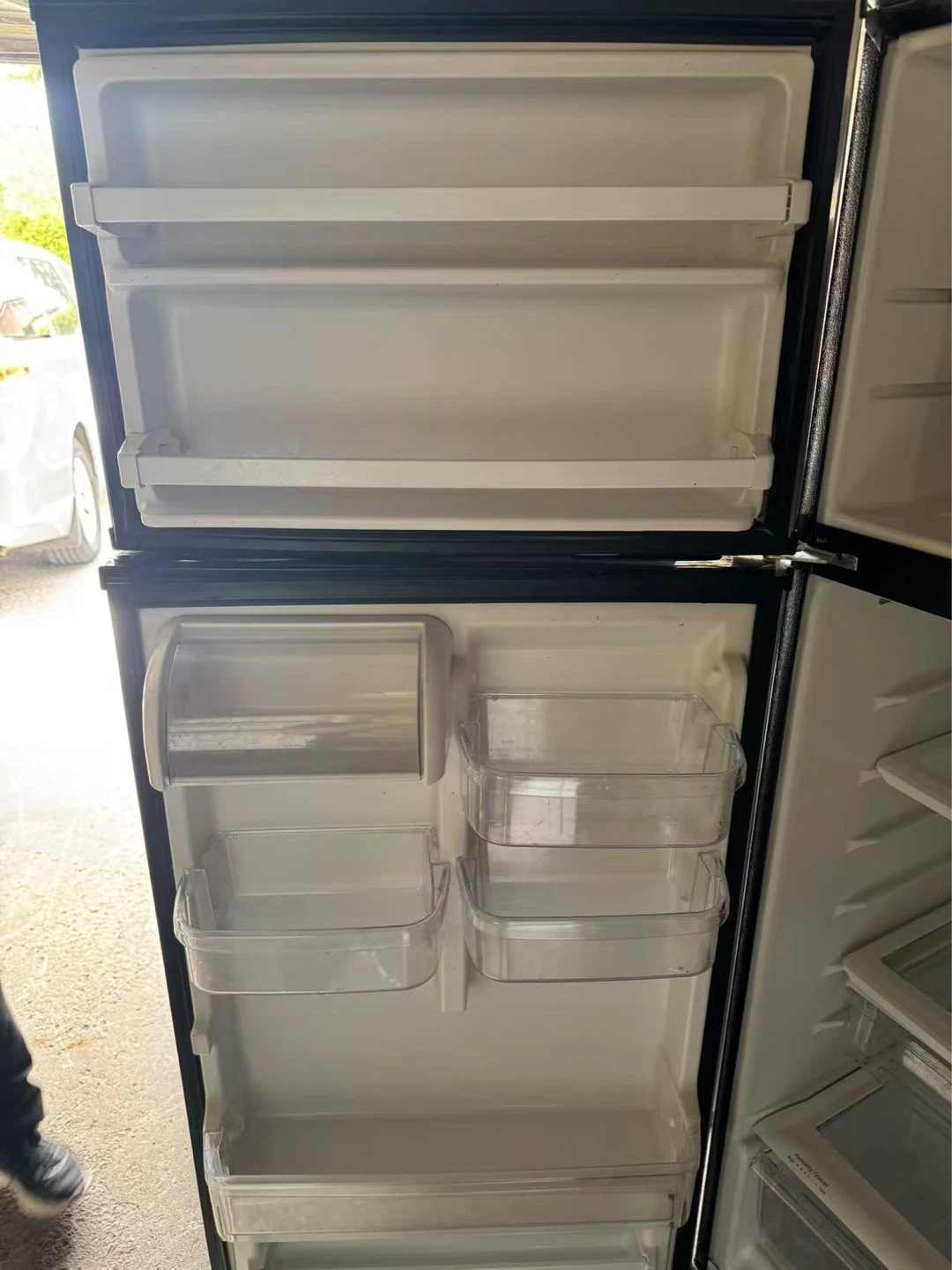 Good condition whirlpool 28’ fridge $280 - photo 3