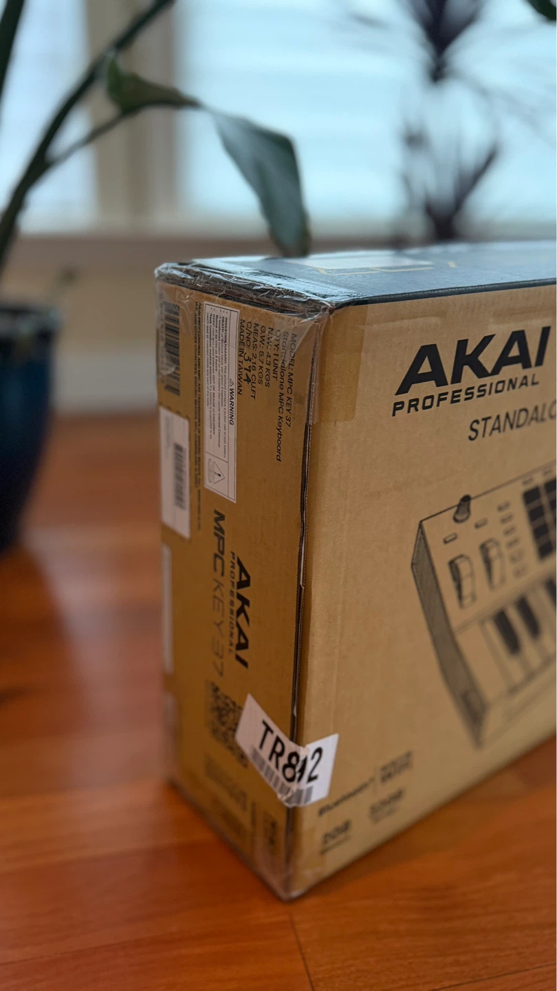 Akai MPC Key 37 Standalone MPC Production Keyboard - photo 2