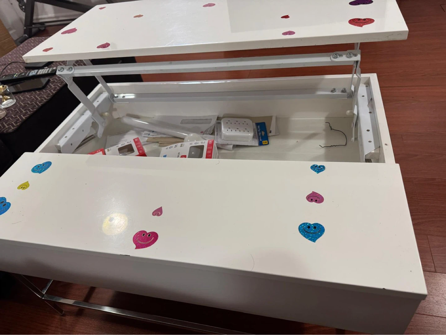White Lift-Top Coffee Table with Heart Decals - photo 4