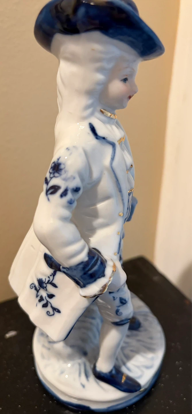 Blue and White Porcelain Figurine of a Man - photo 2