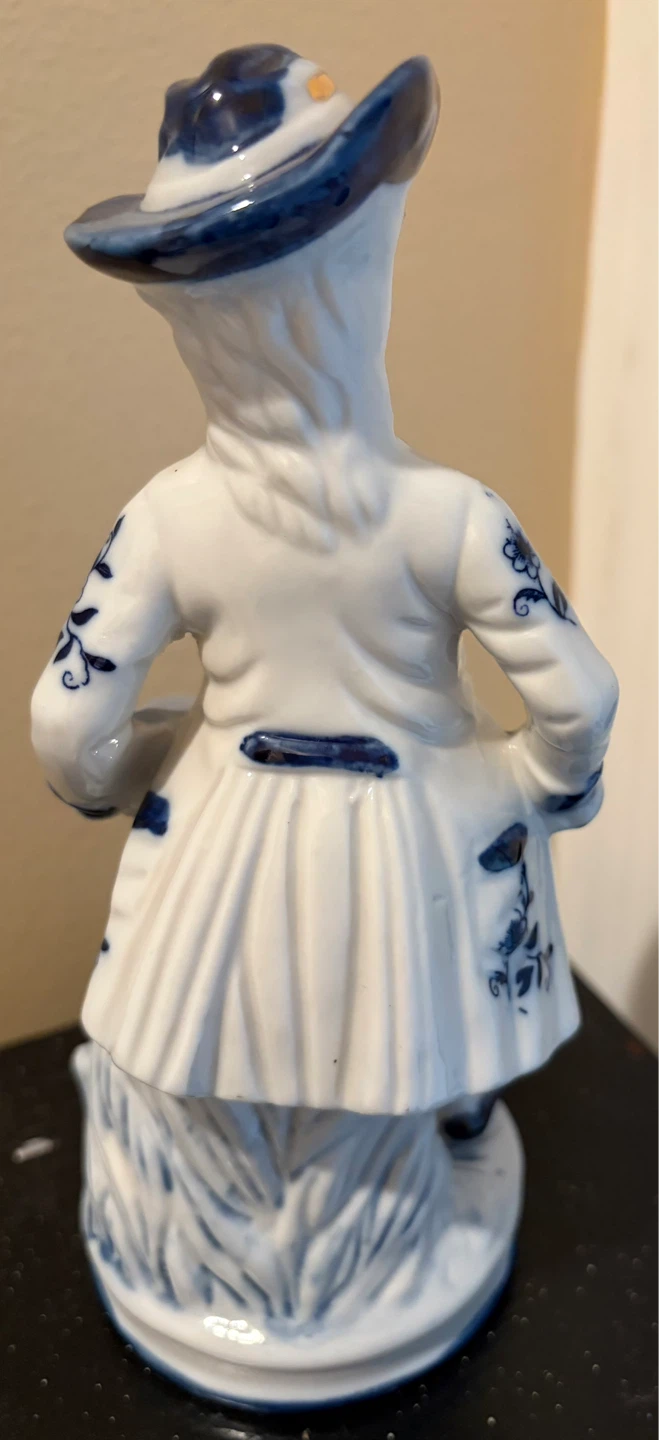 Blue and White Porcelain Figurine of a Man - photo 5