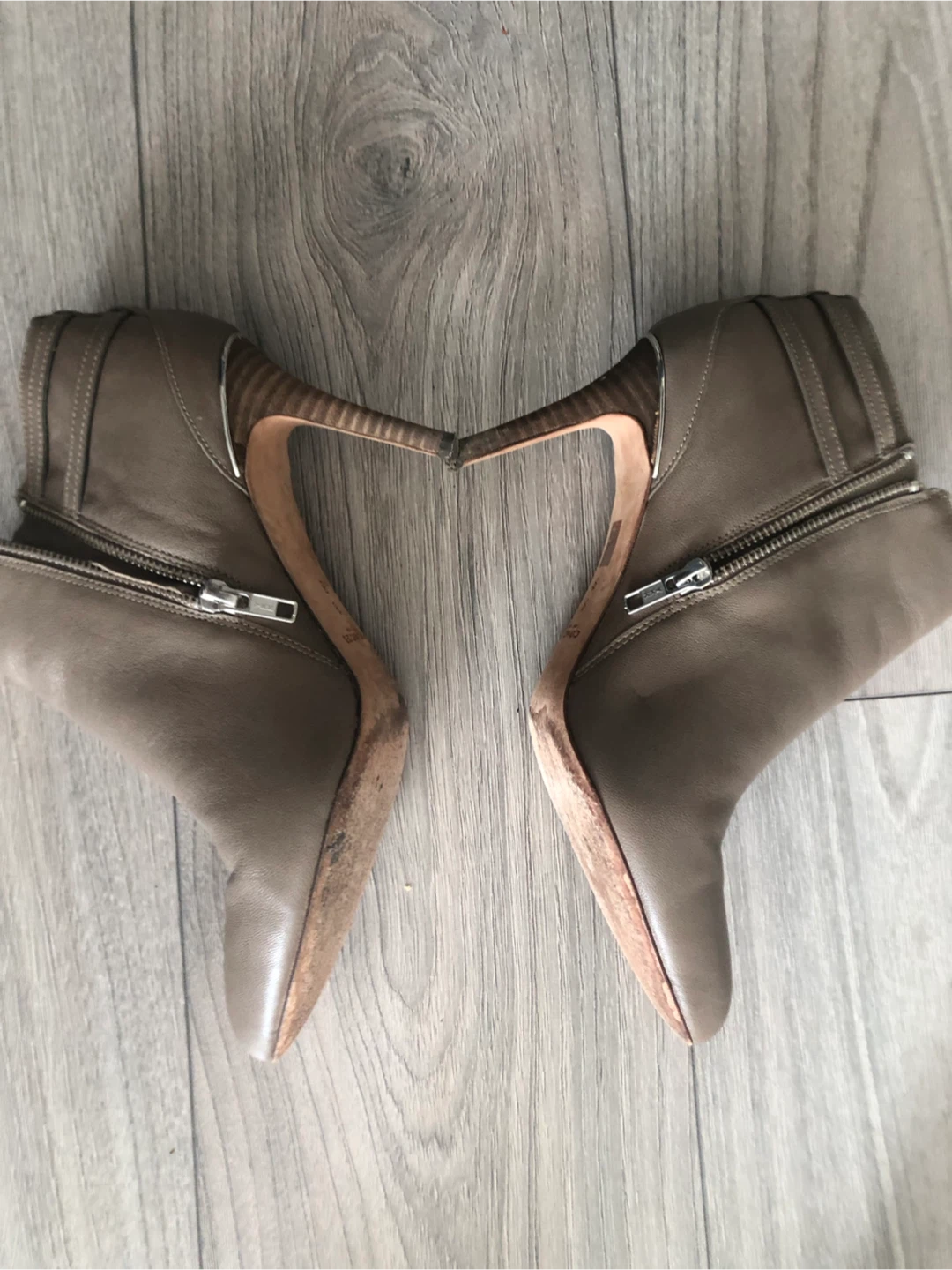 Super Cute Taupe Leather Ankle Boots. Size 8 - photo 2