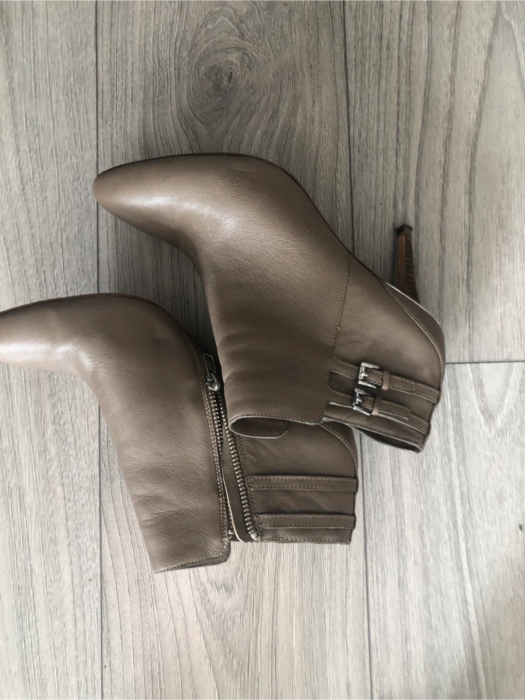 Super Cute Taupe Leather Ankle Boots. Size 8 - photo 4