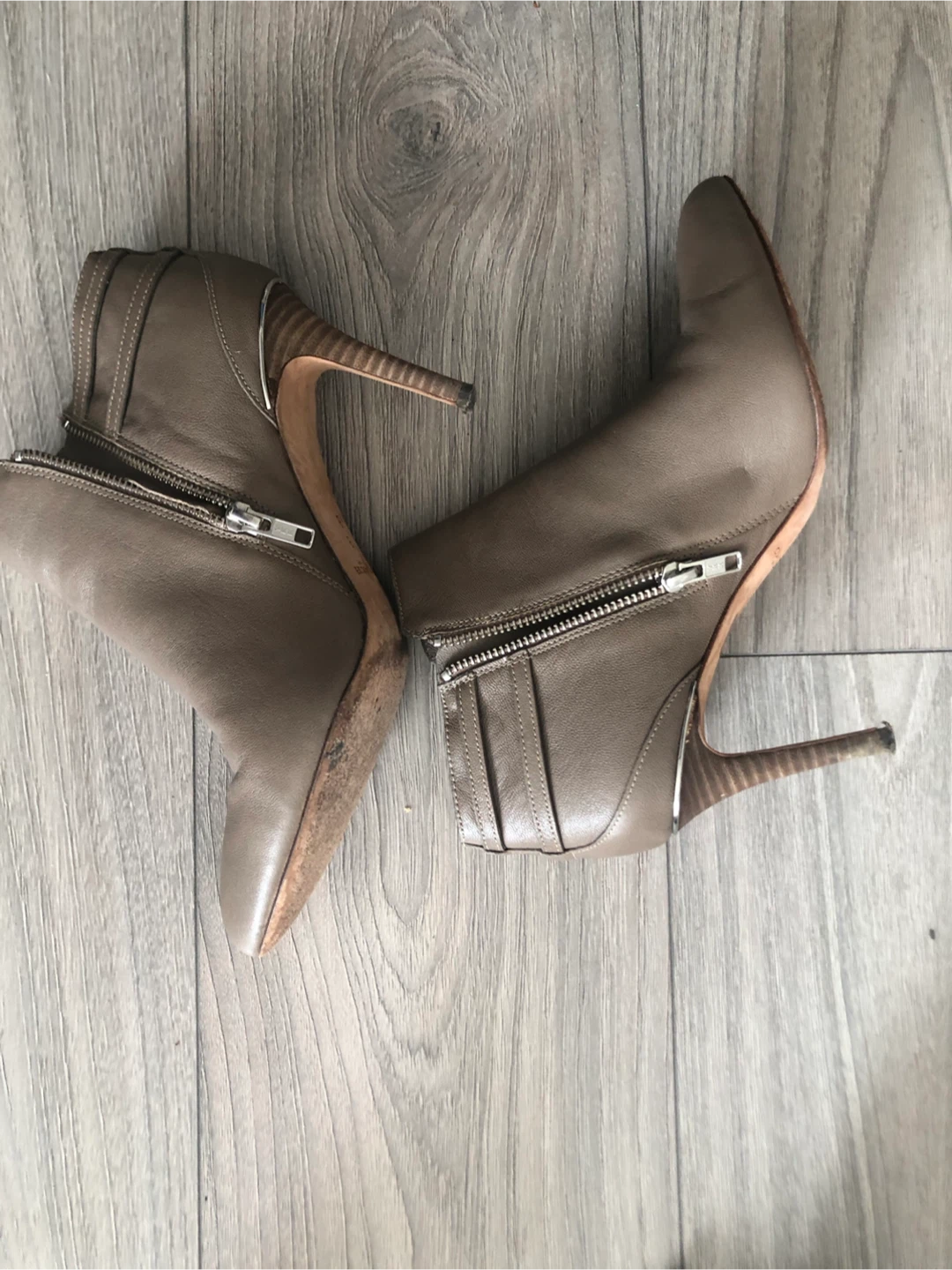 Super Cute Taupe Leather Ankle Boots. Size 8 - photo 3
