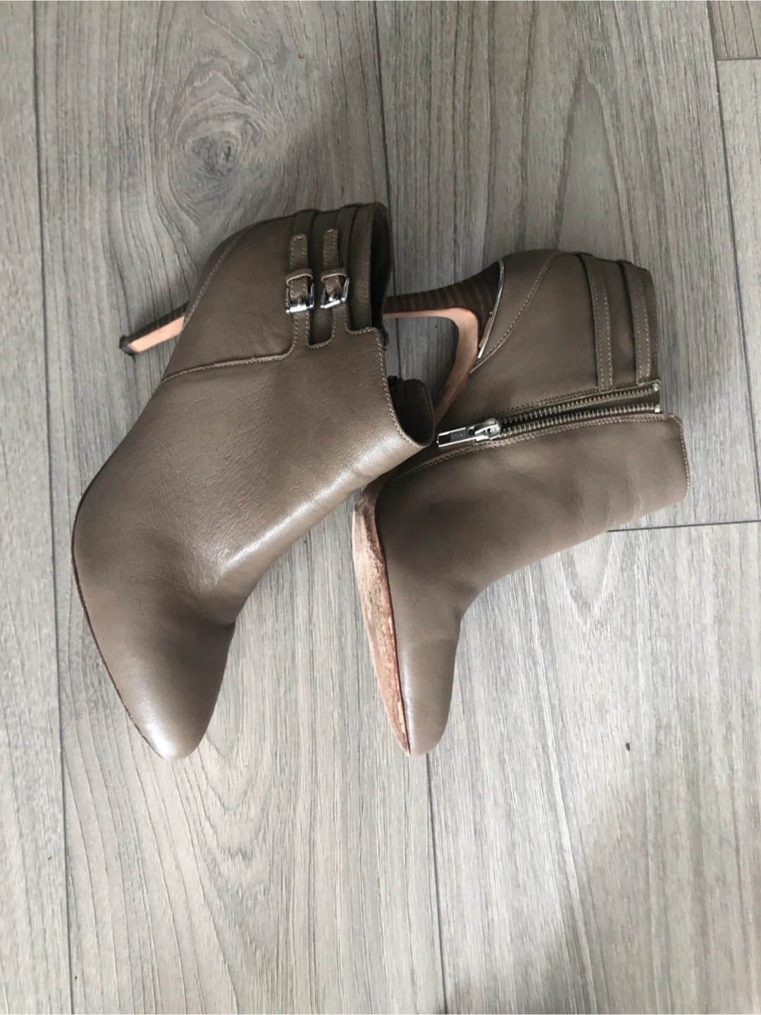 Super Cute Taupe Leather Ankle Boots. Size 8