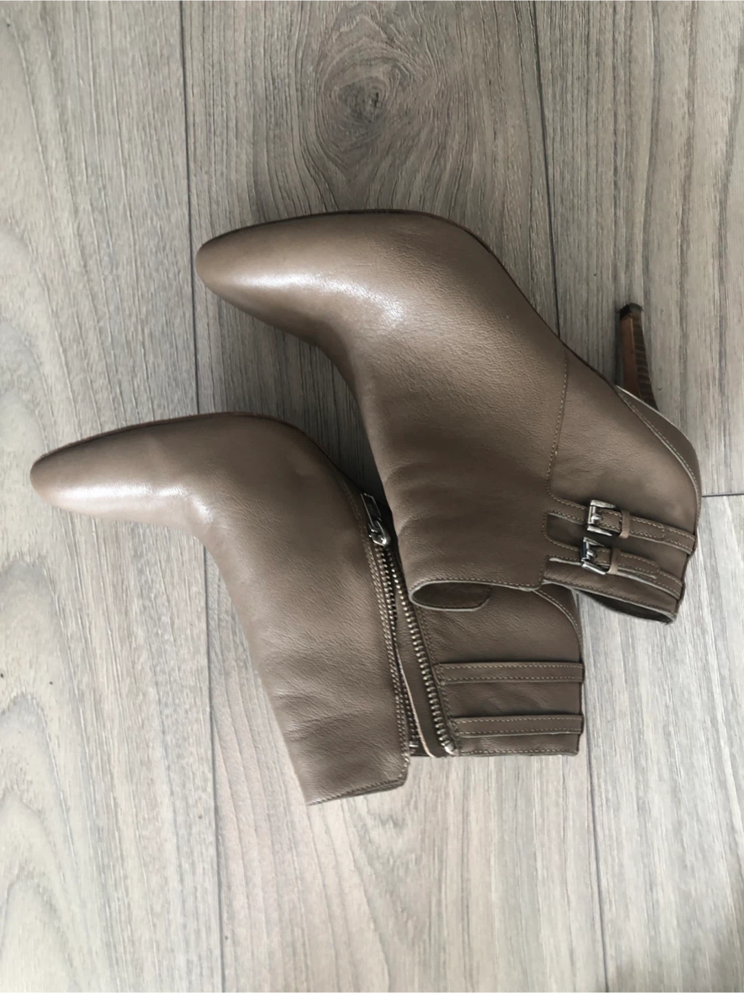 Super Cute Taupe Leather Ankle Boots. Size 8 - photo 5