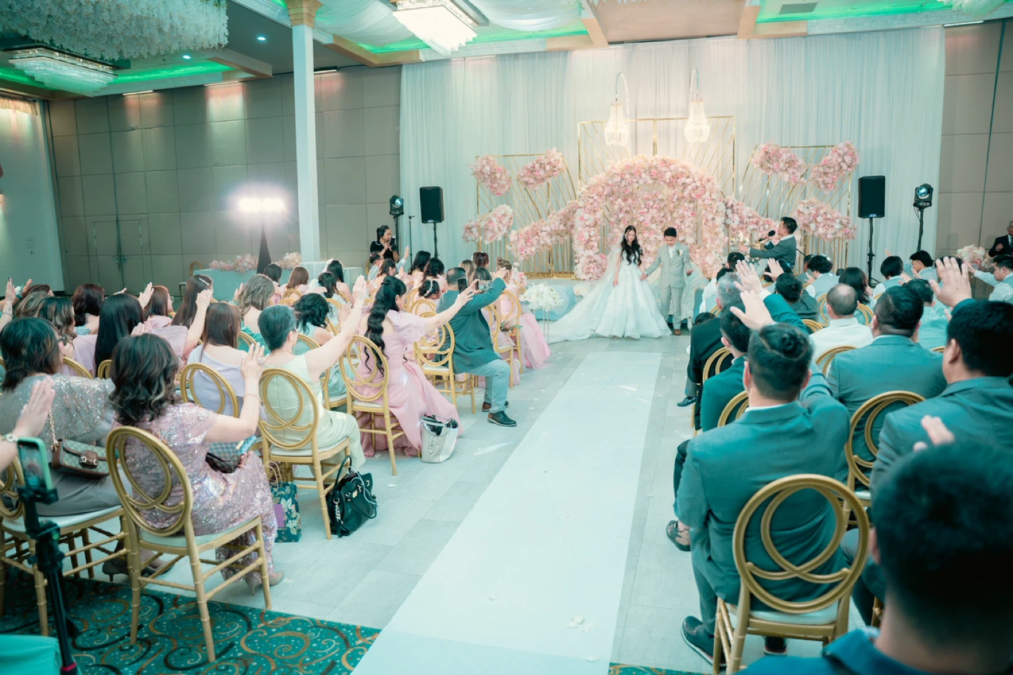 White wedding gown with long back - photo 2