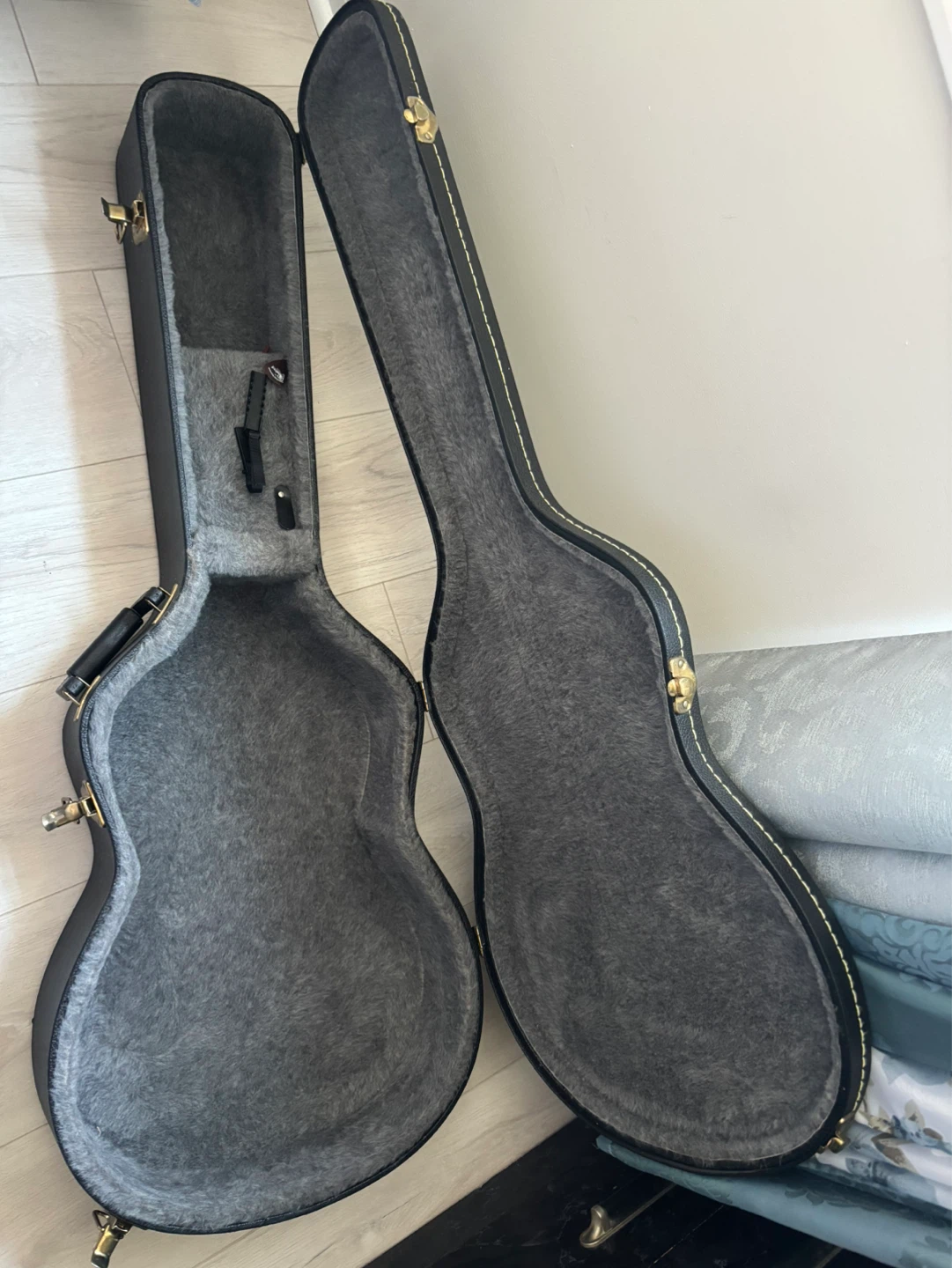 Vintage Decca Classical Guitar + Reinforced Hard Case - photo 5