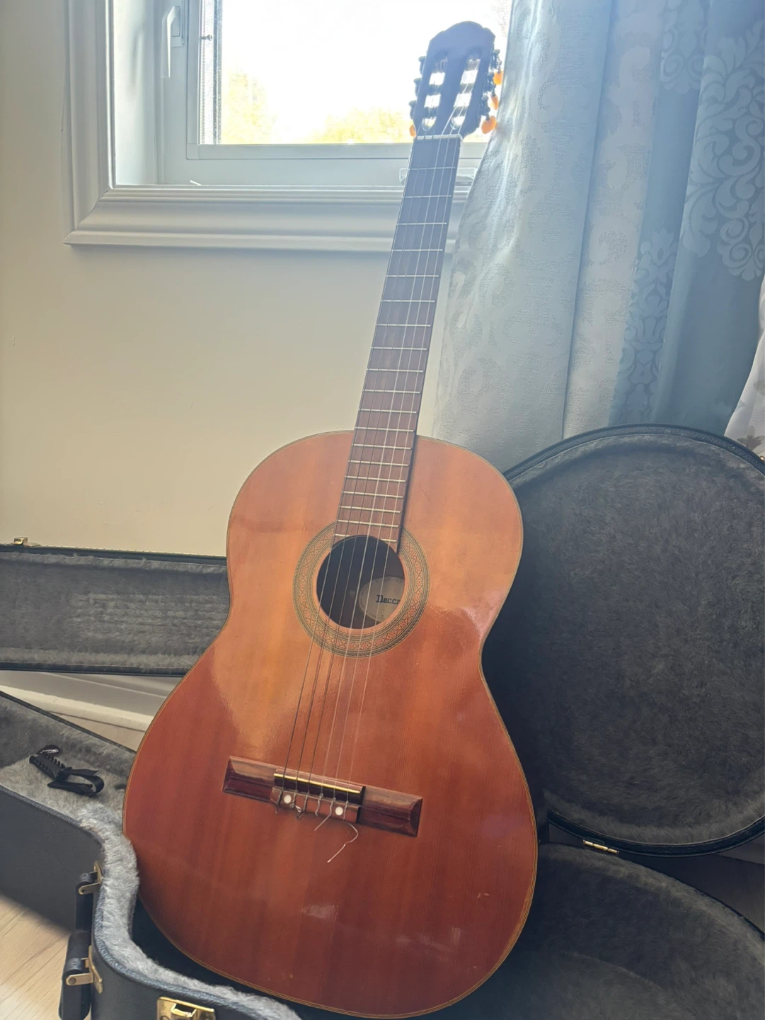 Vintage Decca Classical Guitar + Reinforced Hard Case - photo 3