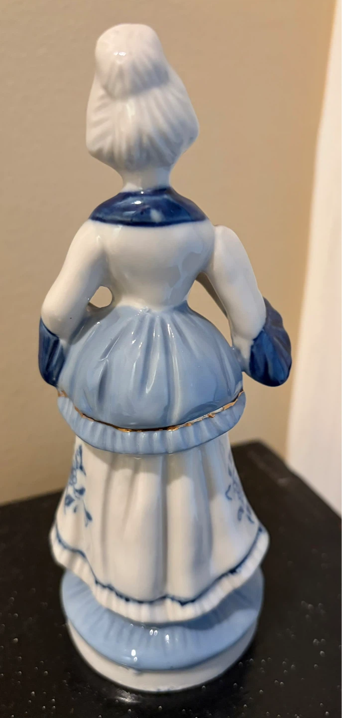 Ceramic Figurine of a Lady with Fan - photo 5