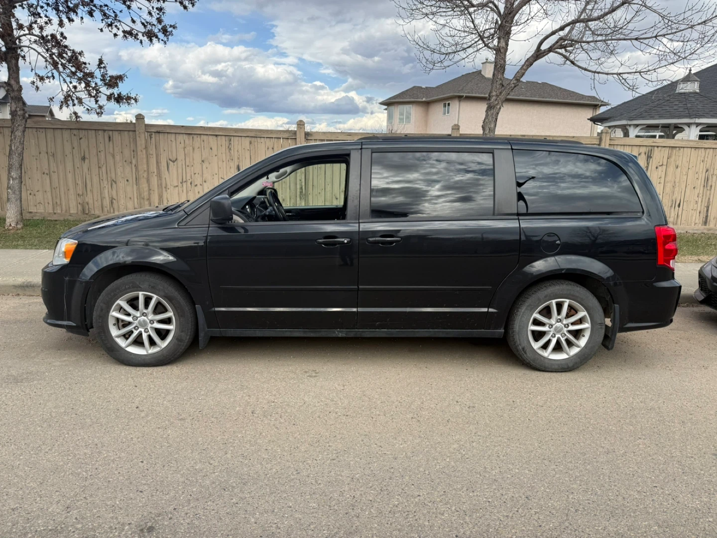 Black Dodge Grand Caravan SXT Minivan - photo 2