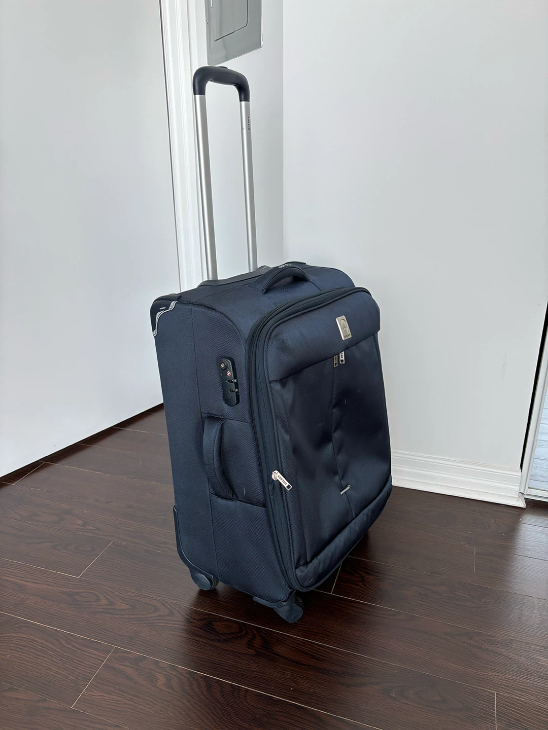 Delsey Spinner Suitcase – Great Condition