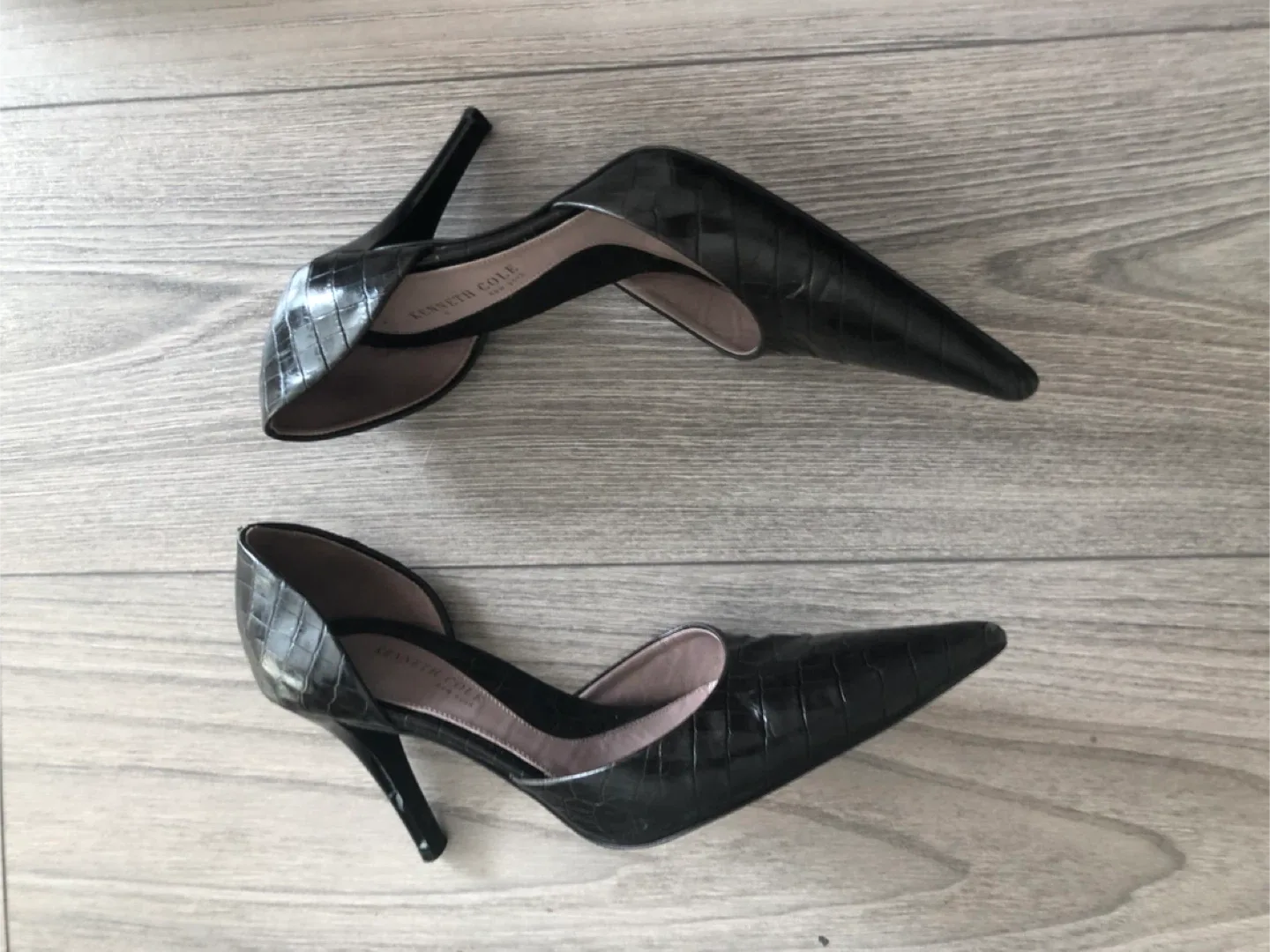 Woman’s Size 7 - fabulous Kenneth Cole Black Croc Embossed Heels