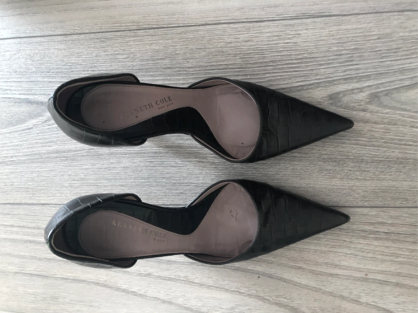 Woman’s Size 7 - fabulous Kenneth Cole Black Croc Embossed Heels - photo 4