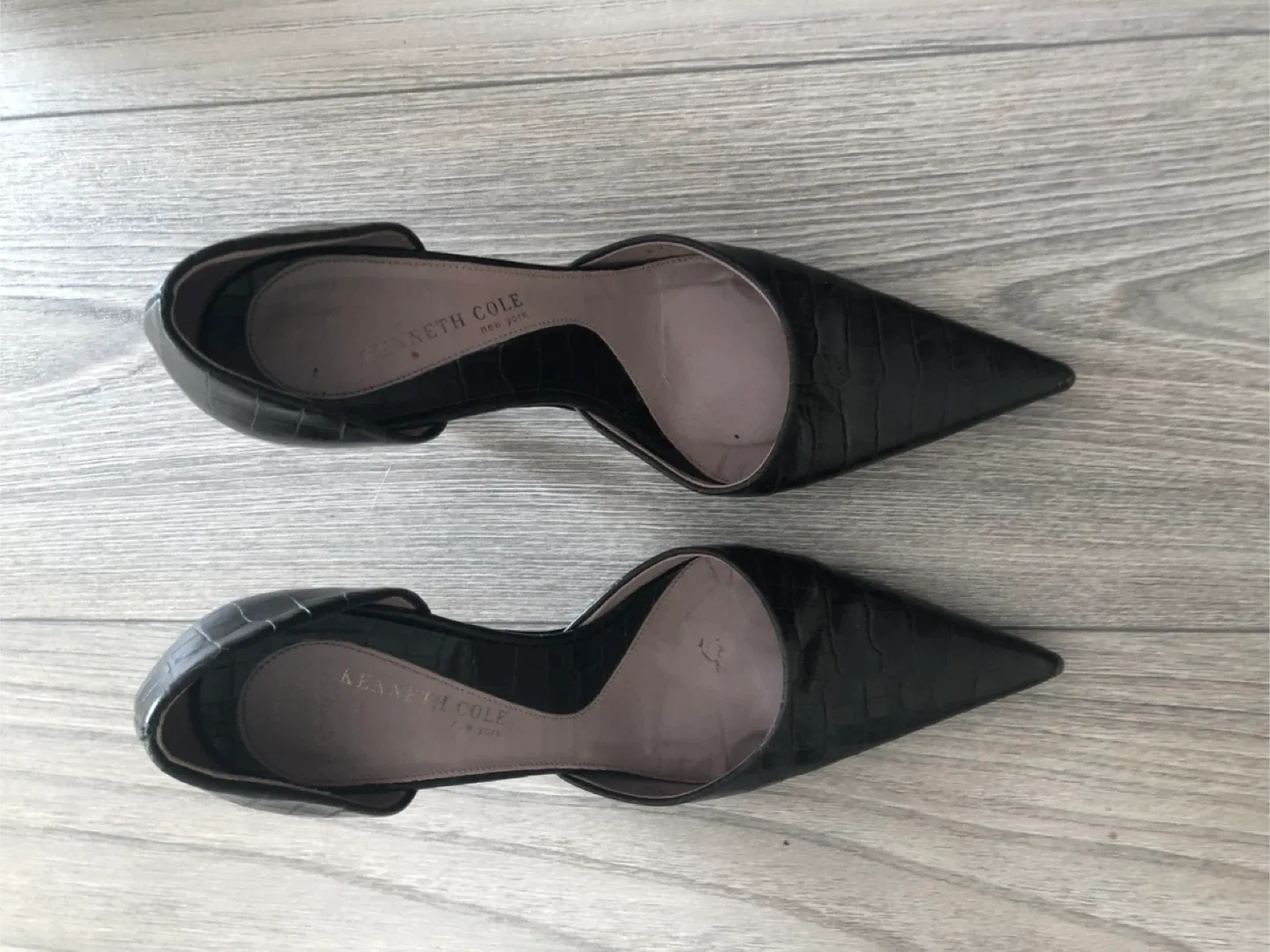 Woman’s Size 7 - fabulous Kenneth Cole Black Croc Embossed Heels - photo 4