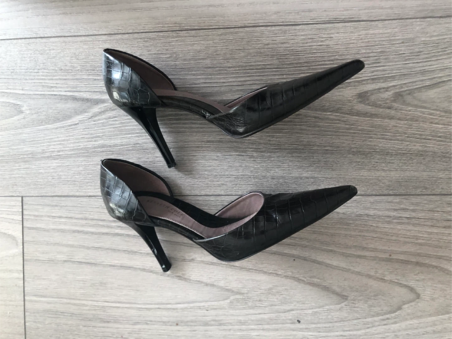Woman’s Size 7 - fabulous Kenneth Cole Black Croc Embossed Heels - photo 2