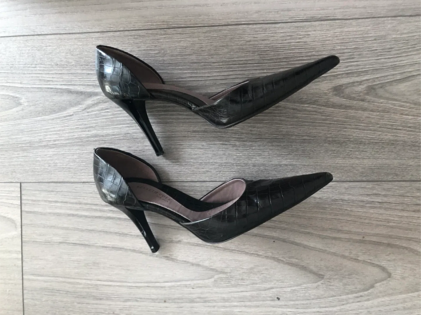Woman’s Size 7 - fabulous Kenneth Cole Black Croc Embossed Heels - photo 2