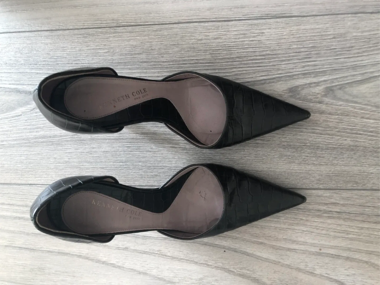Woman’s Size 7 - fabulous Kenneth Cole Black Croc Embossed Heels - photo 3