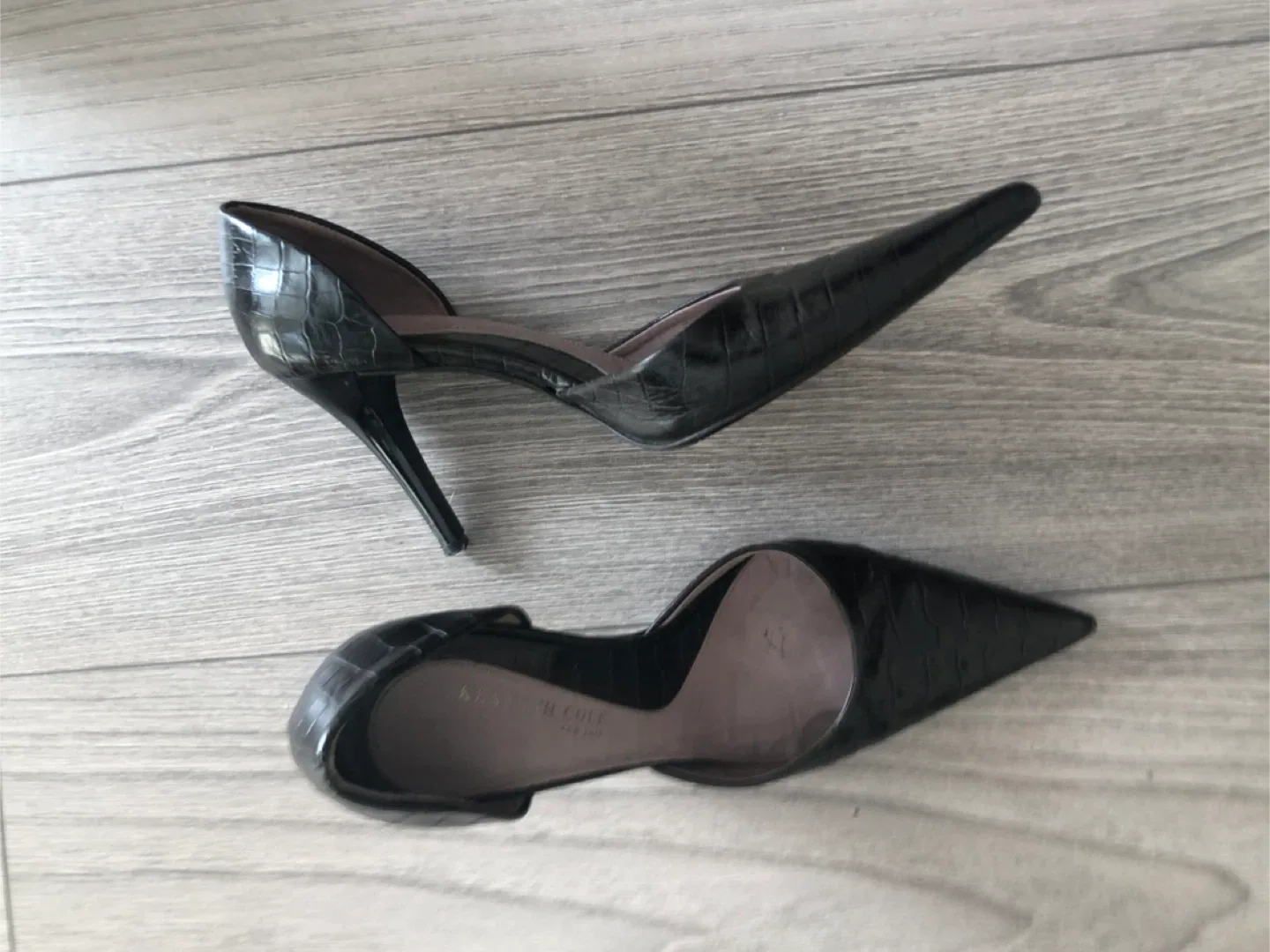 Woman’s Size 7 - fabulous Kenneth Cole Black Croc Embossed Heels - photo 5