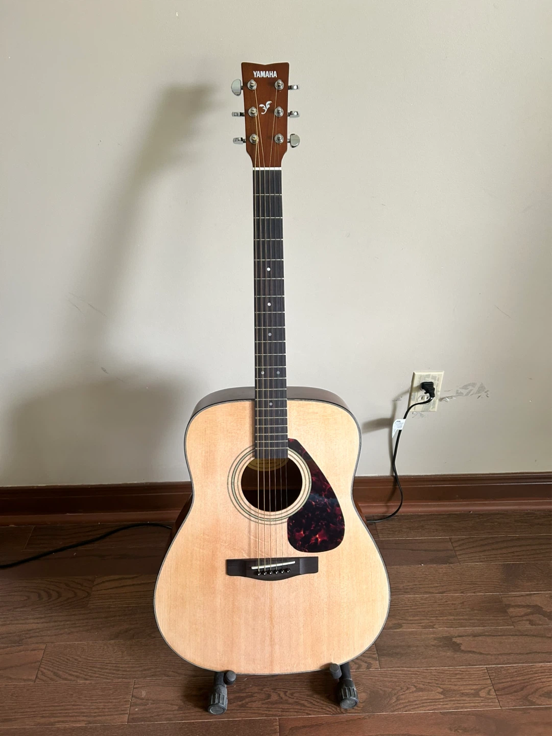 Yamaha F600 Acoustic Guitar - photo 2