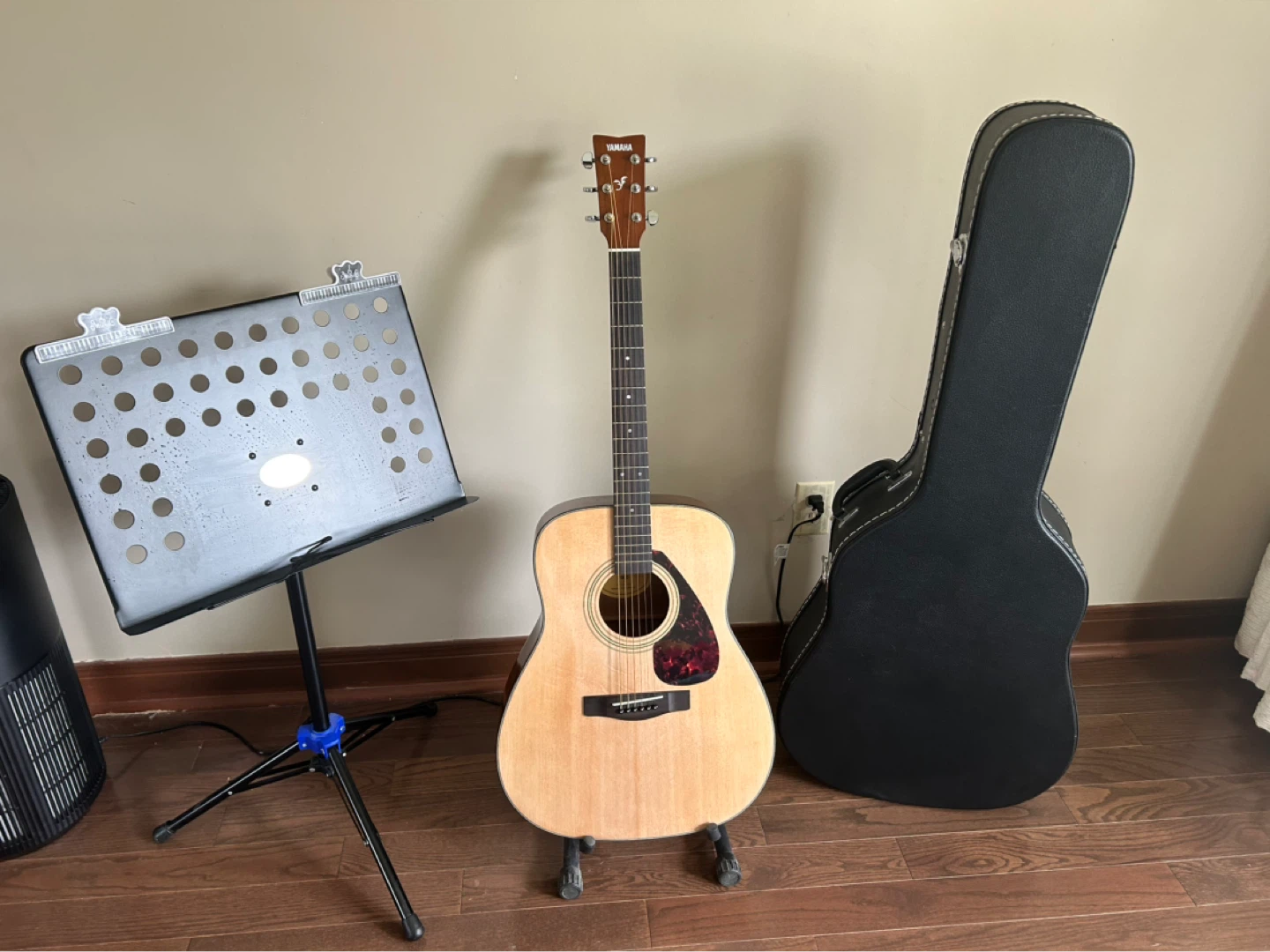 Yamaha F600 Acoustic Guitar
