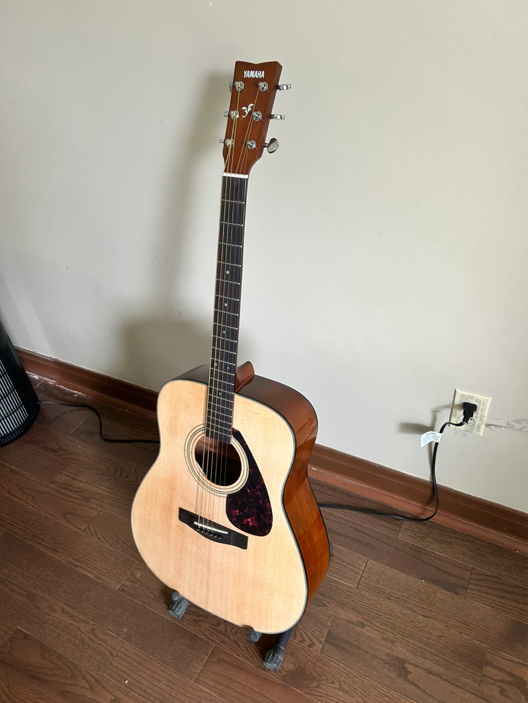 Yamaha F600 Acoustic Guitar - photo 3