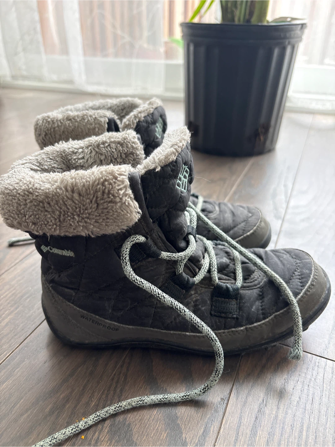 Giving away - Columbia kids winter shoes