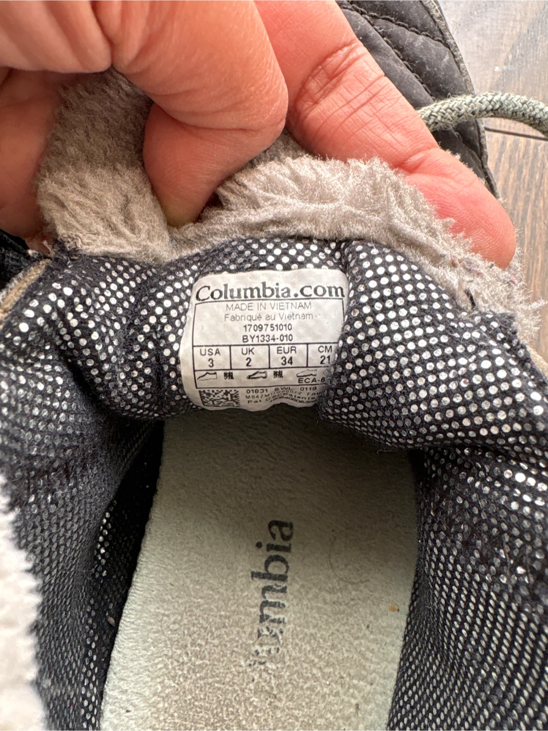 Giving away - Columbia kids winter shoes - photo 2