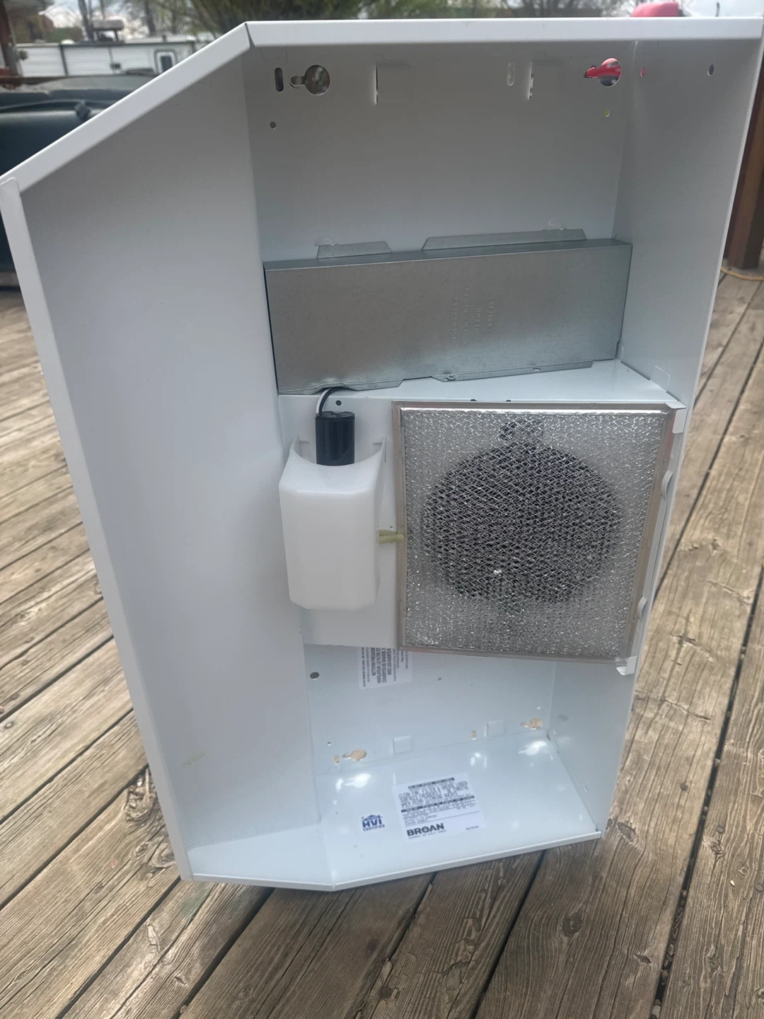 BROAN White Range Hood