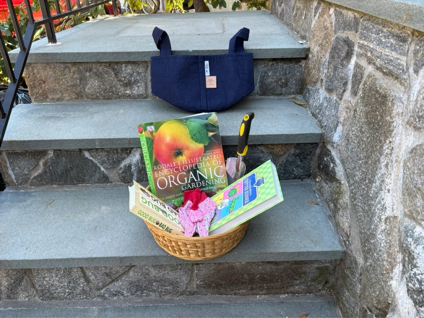 New Gardening Gift Basket with Organic Gardening Books and Tools - photo 2