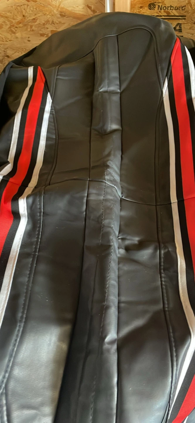 Seat Cover with Red and White Stripes - photo 2