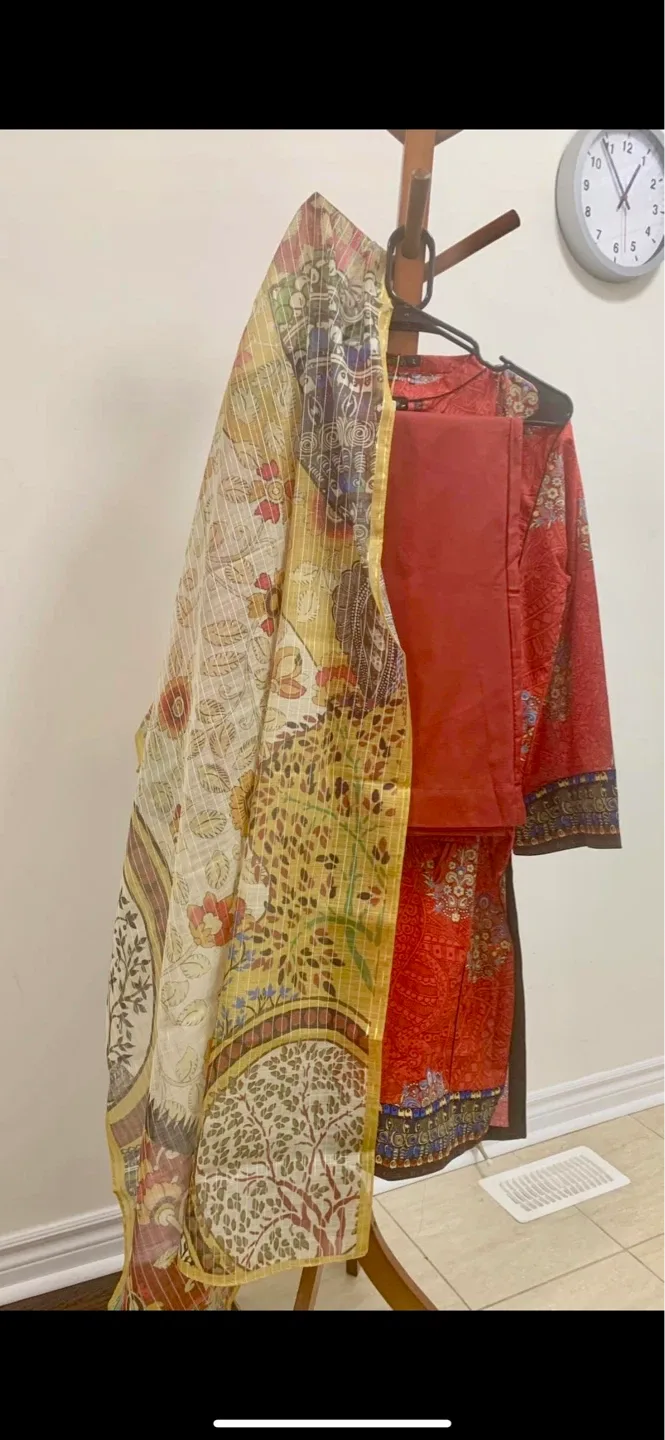 Red Floral Print Kurti with Pants and dupatta - photo 3