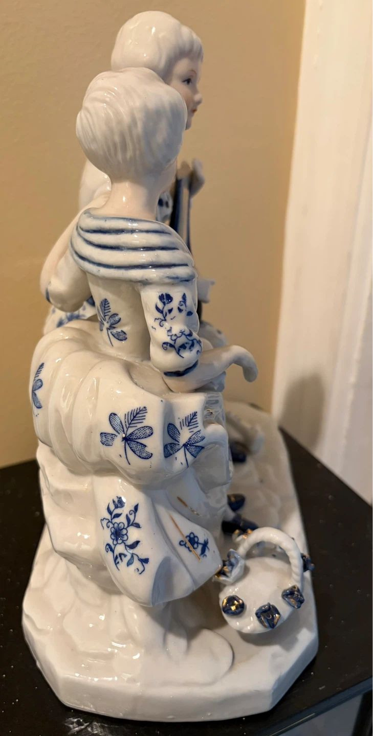 Vintage Porcelain Figurine Couple Playing Music - photo 3