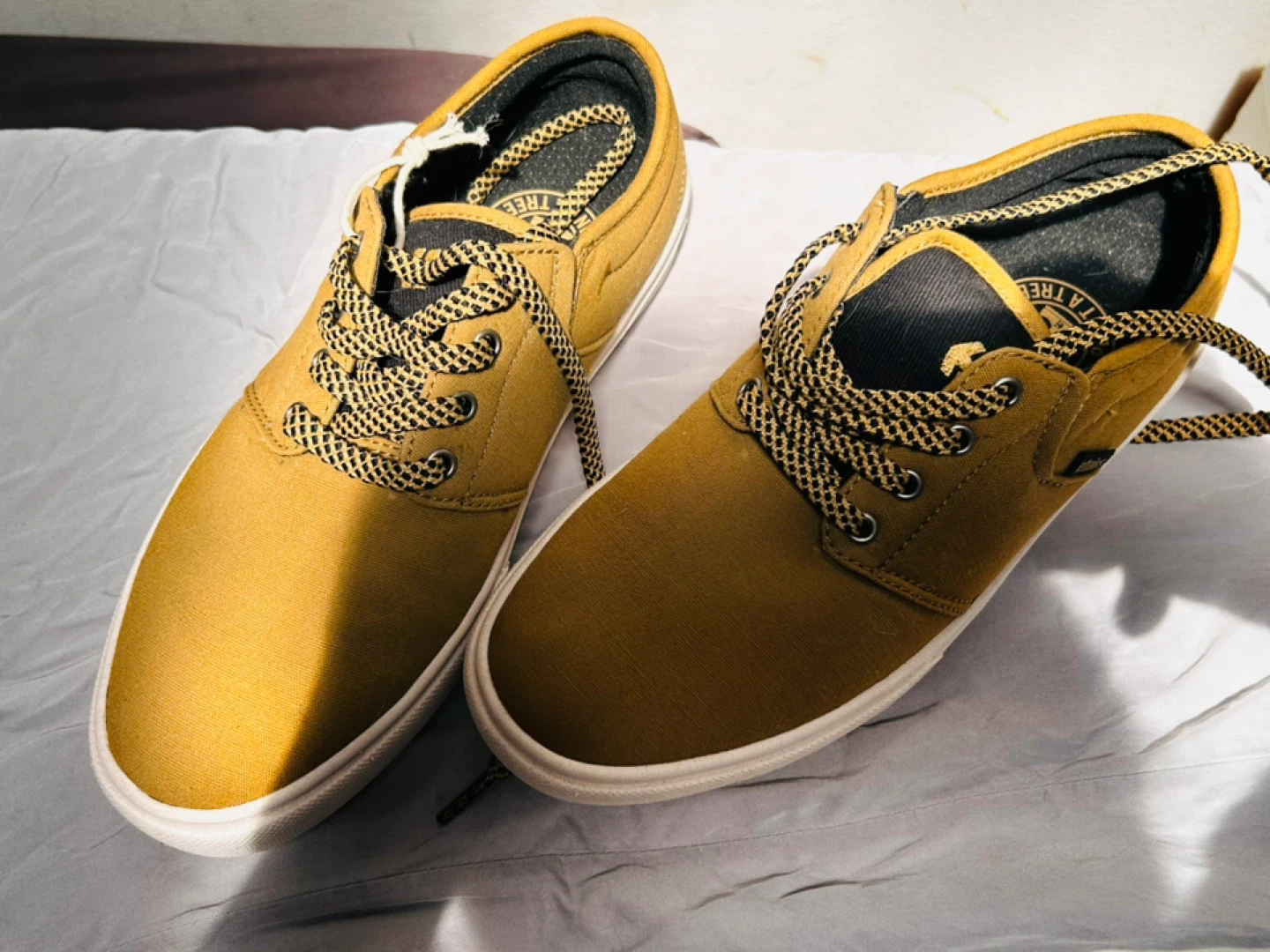 Unworn Etnies’ skate brand shoes.  men’s 7.5US - photo 2