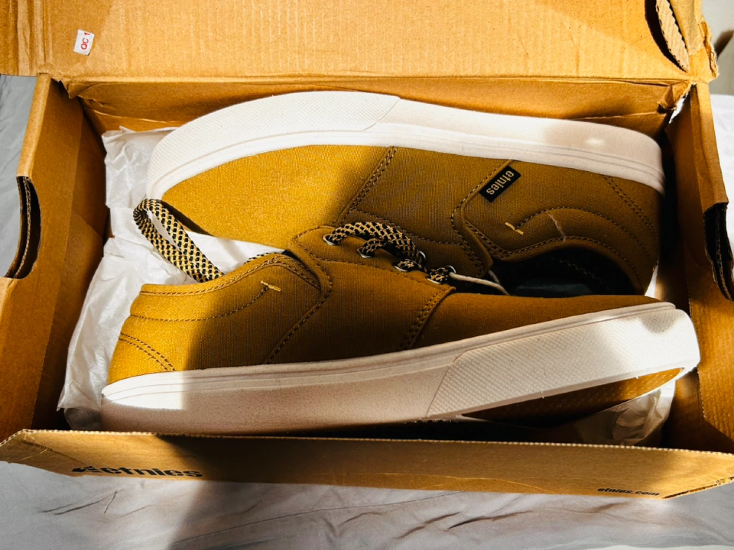 Unworn Etnies’ skate brand shoes.  men’s 7.5US
