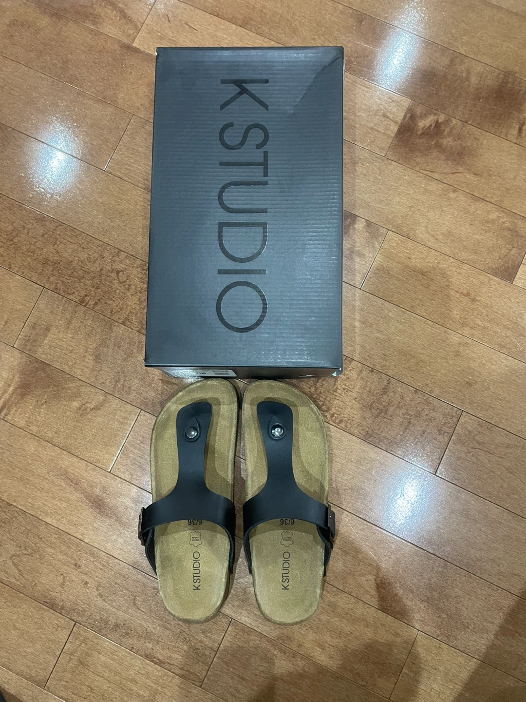 K STUDIO Black Thong Sandals Size 6 - photo 4