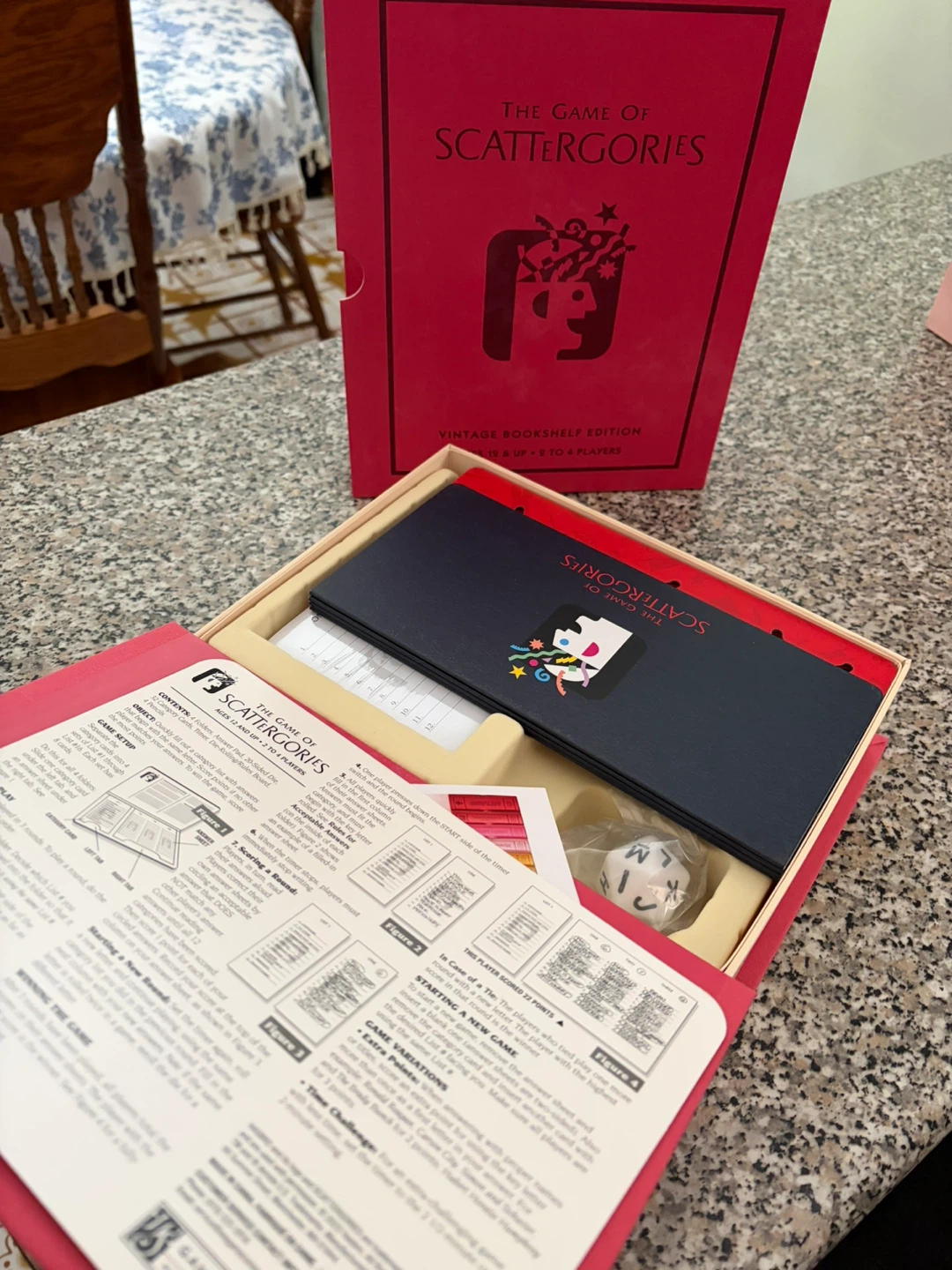 New! Scattergories Vintage Bookshelf Edition Board Game - photo 2