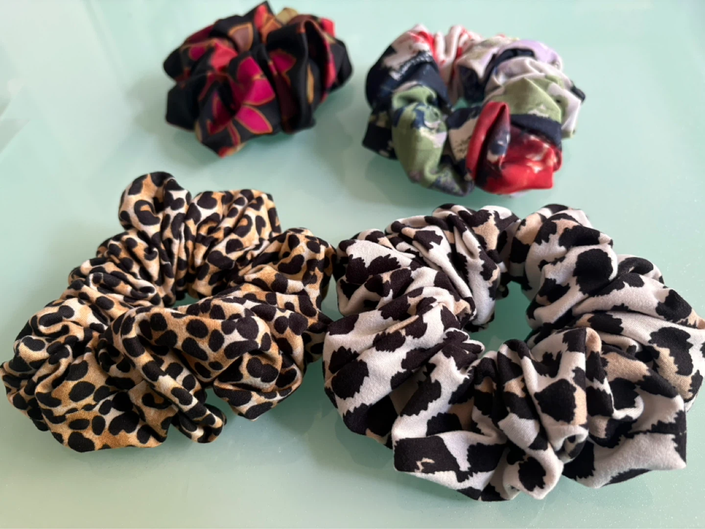 Large Various patterned scrunchies new - photo 2