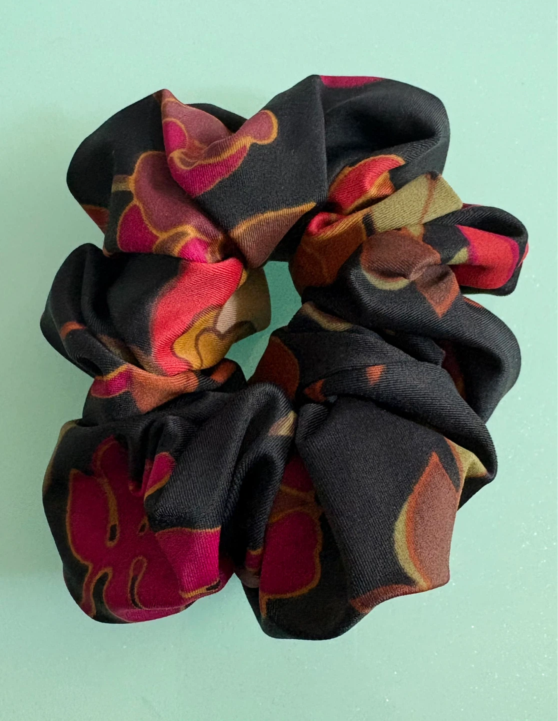 Large Various patterned scrunchies new - photo 3