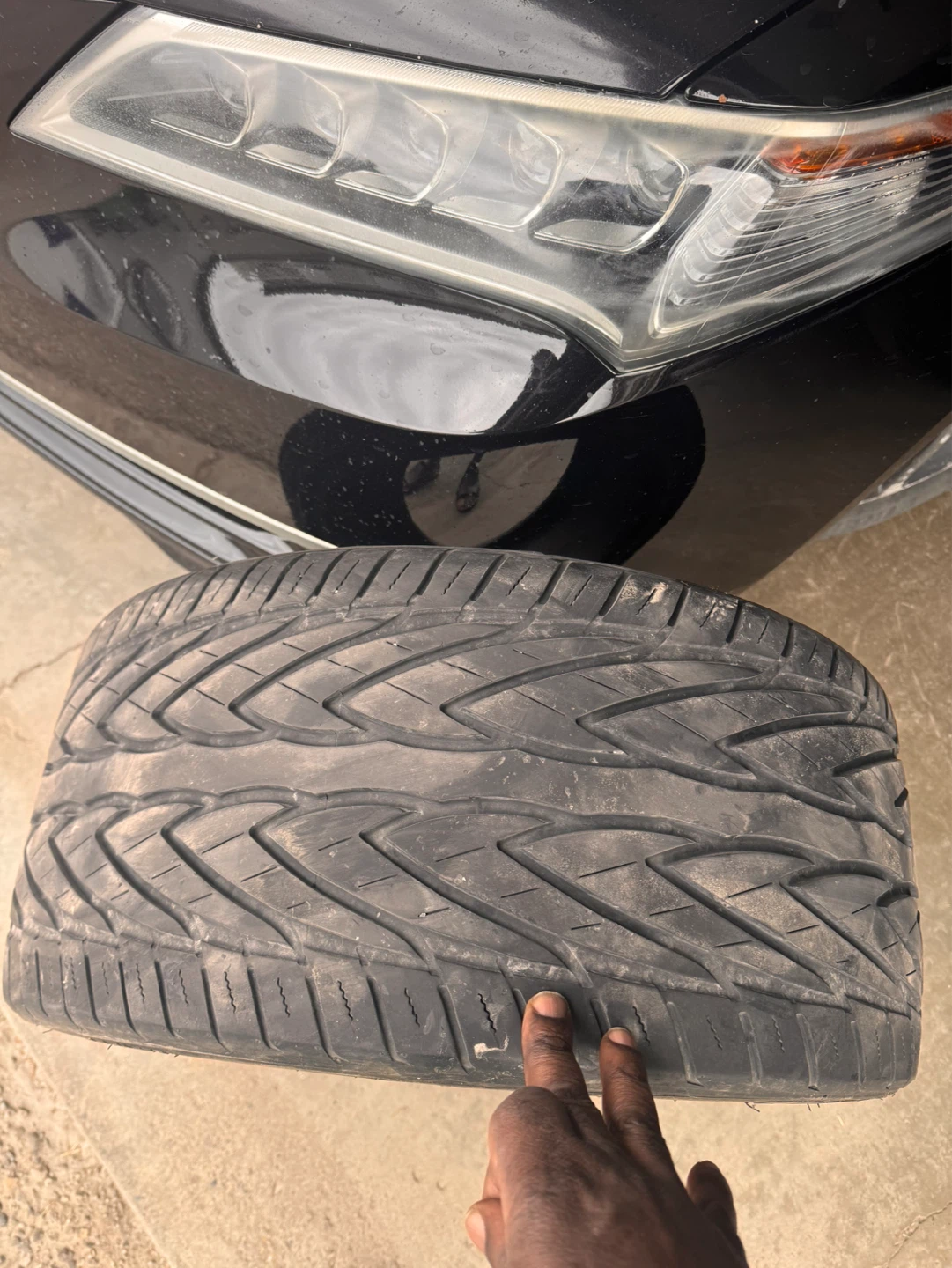 Tire 275/35ZR18 99W