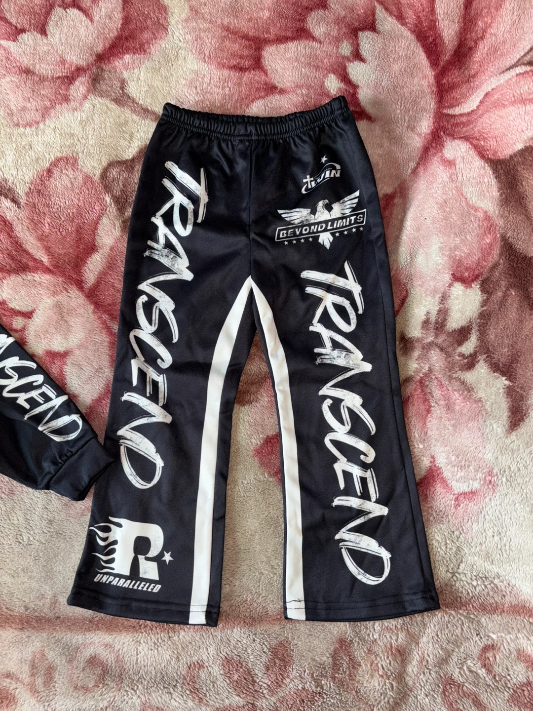 Kids Black "32" Graphic Hoodie and Pants Set - photo 4
